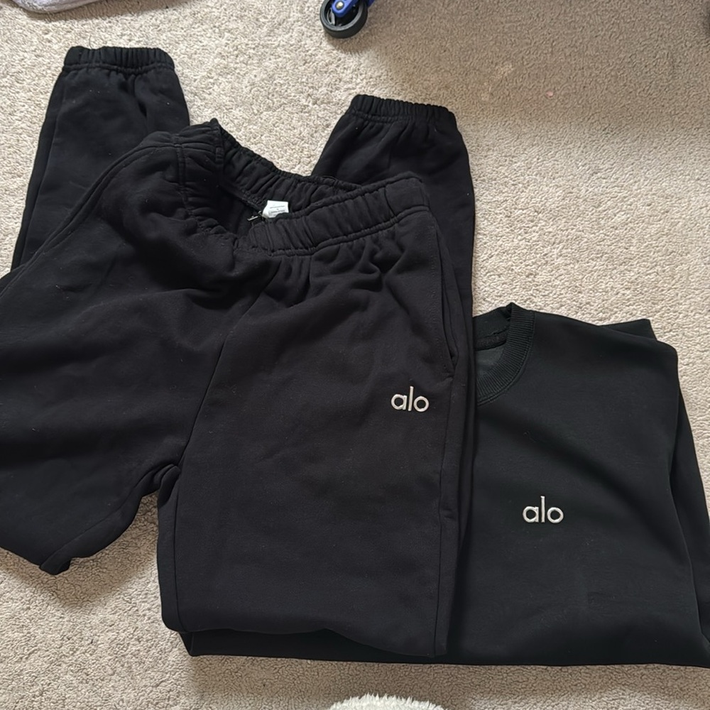alo yoga allocate crewneck + sweatpantsts size xs full set